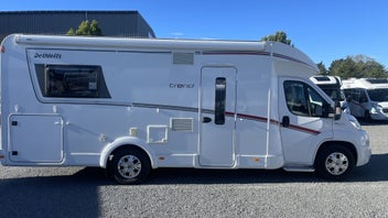 2017 Dethleffs Trend T7057DBM - rear island bed photo 2