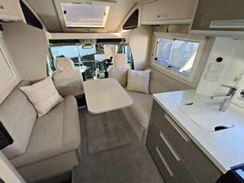 2015 TrailLite 500 Series Landmark Oakura 554G photo 2