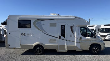 2017 Ci Motorhomes MAGIS 66P Rear Island bed photo 2