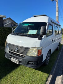 Self contained Nissan Caravan high roof 2010 photo 2