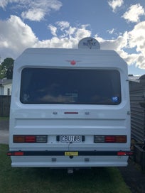 2004 Mitsubishi Canter photo 2