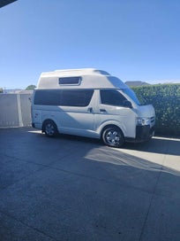2017 Toyota Hiace High top Camper photo 1