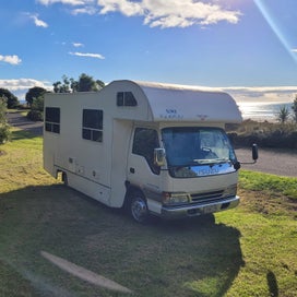 ISUZU ELF Camper photo 2