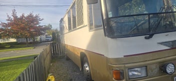 Hino house bus photo 2