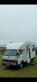 Toyota HiAce Campervan photo 1