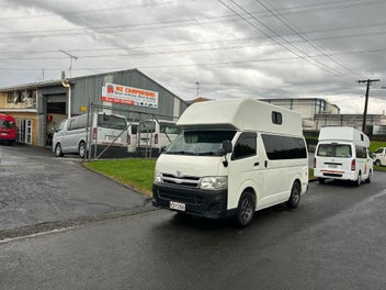 2013 Hightop Toyota Hiace Self Contained photo 1