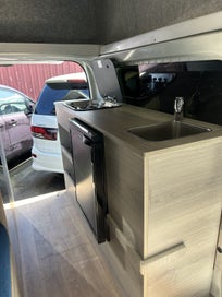 2013 Hightop Toyota Hiace Self Contained photo 2