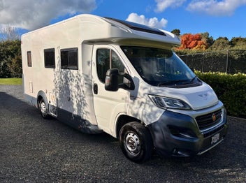 2017 Roller Team Auto-Roller 694 | 4 Berth photo 1
