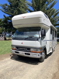 2003 Mitsubishi Canter 7-Seater Motorhome photo 1