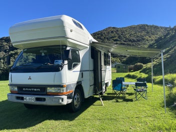 2003 Mitsubishi Canter 7-Seater Motorhome photo 2