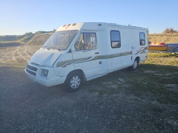 1984 Winnebago Lesharo motorhome photo 1