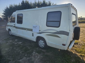 1984 Winnebago Lesharo motorhome photo 2