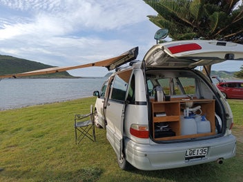 Self-contained, certified campervan 2000 Estima photo 1
