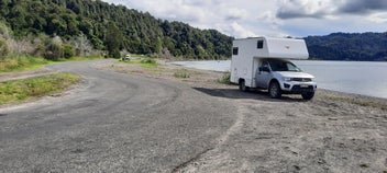 2010 4wd Mitsubishi Triton 2-3 berth motorhome photo 2