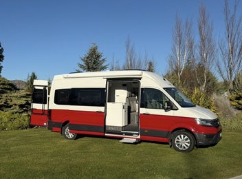 Volkswagen Grand California 680 photo 2