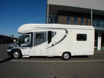 2014 Autotrail Frontier 764RB photo 2