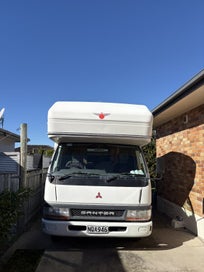 2004 Mitsubishi Canter 6 Berth photo 1