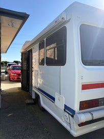 2004 Mitsubishi Canter 6 Berth photo 2