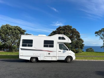 2000 Mercedes-Benz Sprinter - Low Km's!! photo 1