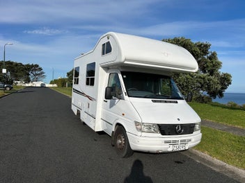 2000 Mercedes-Benz Sprinter - Low Km's!! photo 2