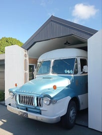 Classic 1971 J3 Bedford Bus photo 2