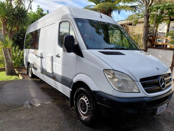 Mercedes Sprinter Campervan photo 2