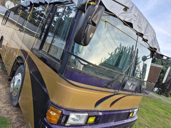 Hino HT 10.3 m motorhome photo 1