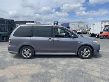 2004 Mazda MPV Motorhome (AKL) photo 2