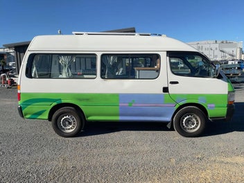 1999 Toyota Hiace photo 2