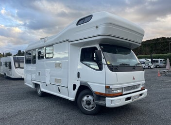 Mitsubishi Canter 2005 photo 1
