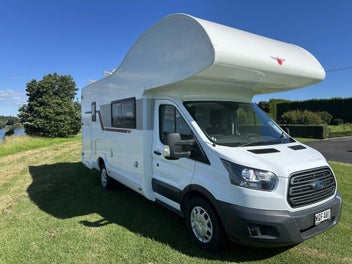 Very tidy 2019 Ford Zefiro 675 photo 2
