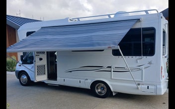 2010 KEA DREAMTIME 4 BERTH MOTORHOME 190K KM photo 2