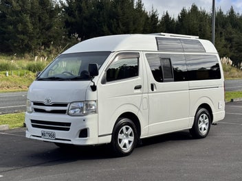 2011 Toyota Hiace photo 1
