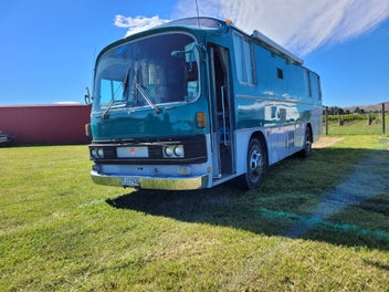 10m Mitsubishi Motorhome 1985 photo 1