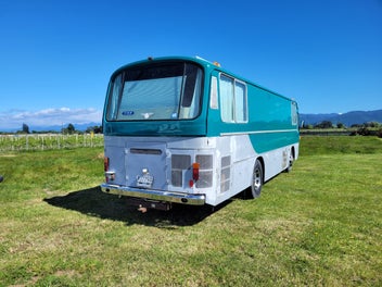 10m Mitsubishi Motorhome 1985 photo 2