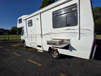 2004 Mitsibishi Canter Traillite Kaikoura photo 2