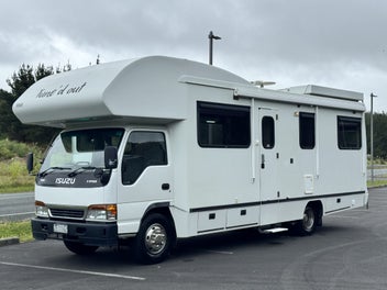 2000 Isuzu Wakerley photo 1