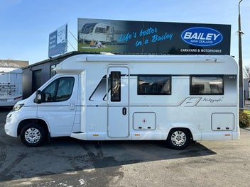 2018 Bailey Autograph 68-2 Peugeot photo 2