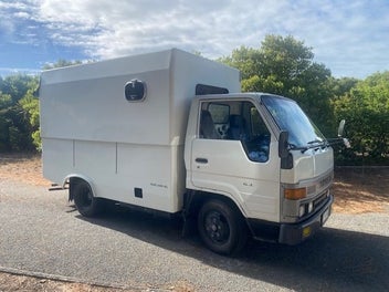 1988 Toyota Dyna Camper – Hydraulic Pop-Top Roof – photo 1