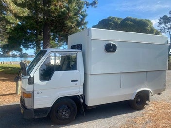 1988 Toyota Dyna Camper – Hydraulic Pop-Top Roof – photo 2