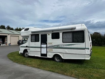 Mitsubishi 2007 6 berth motor home in Excellent co photo 1