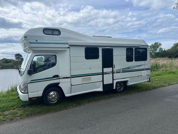 6 berth Mitsubishi Motor Home drive Car license photo 2