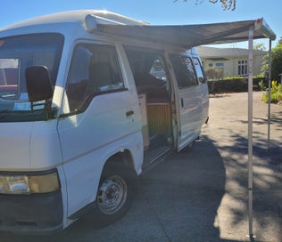 Nissan Caravan - 1998 photo 2