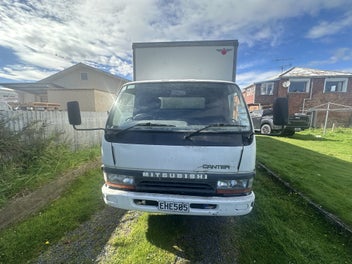 1999 Mitsubishi Canter photo 2