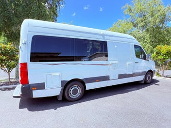VW CRAFTER 2.5 LTR - AUTO - EXCELLENT photo 2