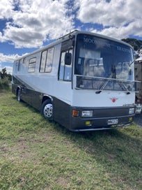 Hino rainbow motorhome photo 2