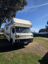 1983 Mitsubishi Canter Motorhome photo 2