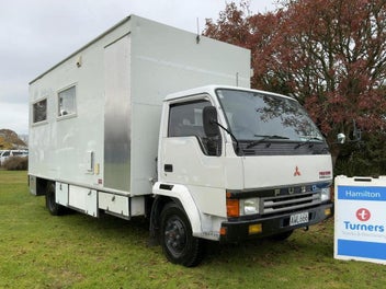 1993 Mitsubishi Fighter Motorhome (HLZ)