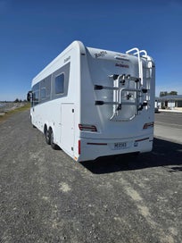 2017 Dethleffs Globetrotter XLI Premium photo 2