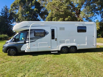 2025 Auto-Trail Frontier Comanche HB photo 2